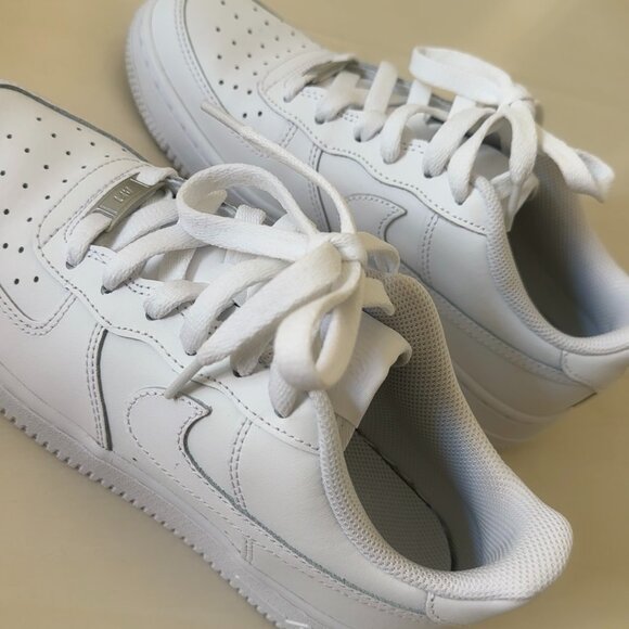 White Nike Men\'s Air Force 1 Sneakers main image 4